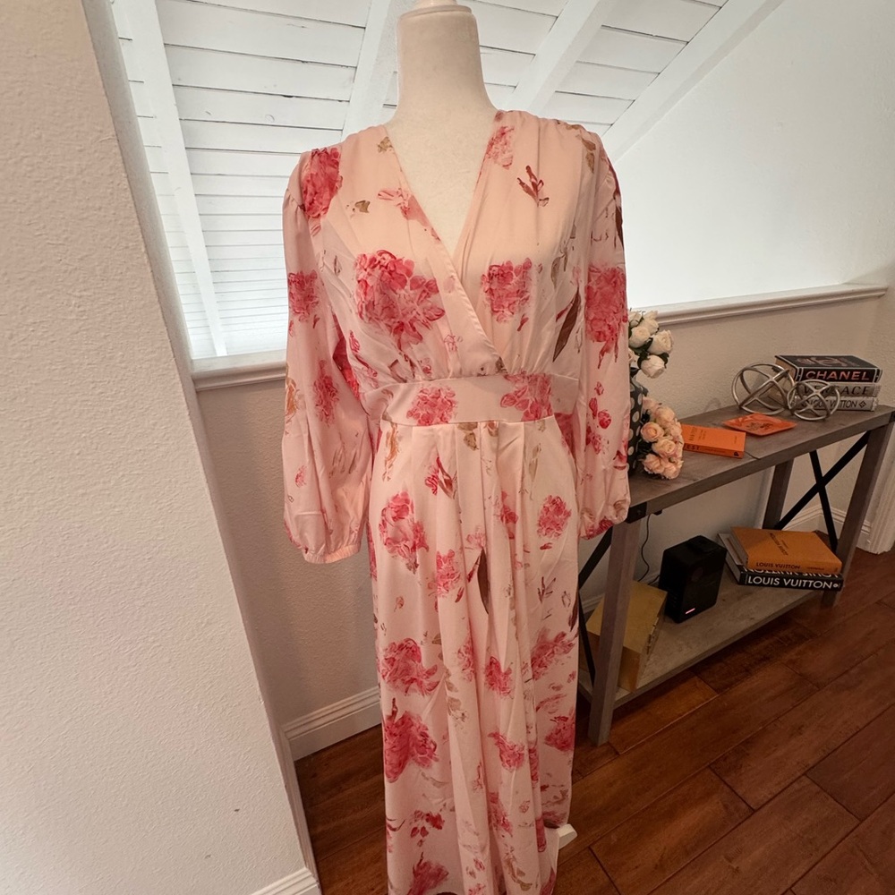 Chic Floral Maxi Dress in Pink and Cream